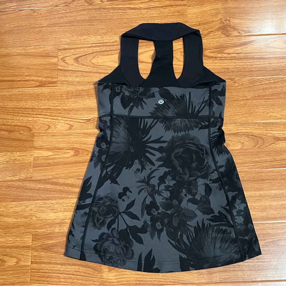 Lululemon Size 4 Scoop Neck Raceback Workout Tank Top - Picture 3 of 7